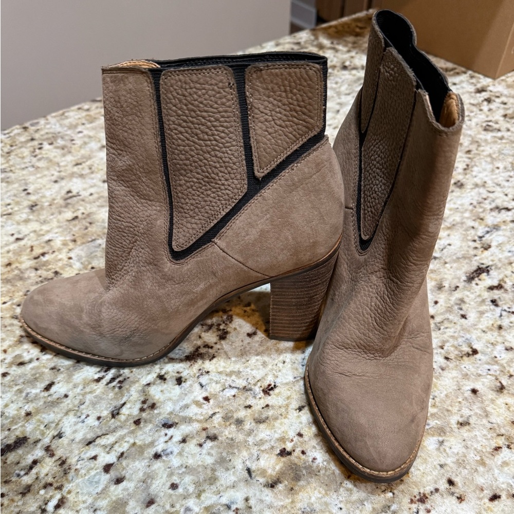 Lucky Block Heel Ankle Booties Women’s Taupe Leather Chelsea Style Tan Boots